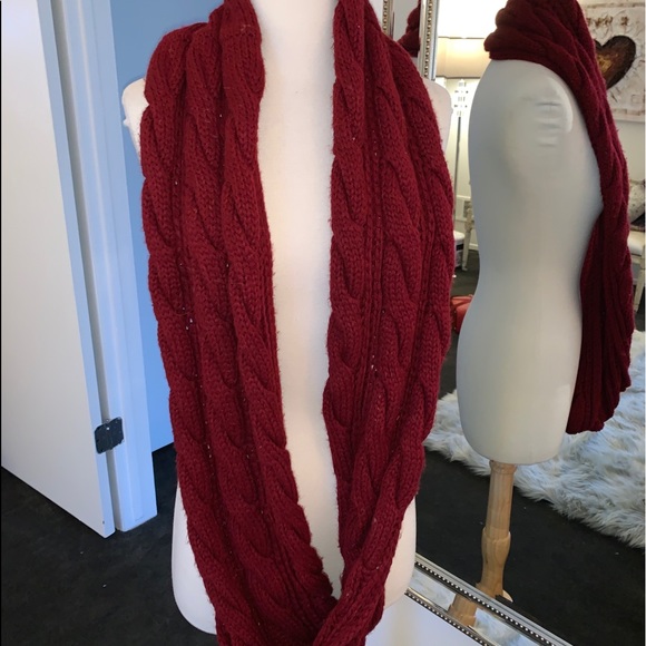 BURGUNDY CABLE KNIT CHUNKY CIRCLE SCARF - Picture 7 of 7